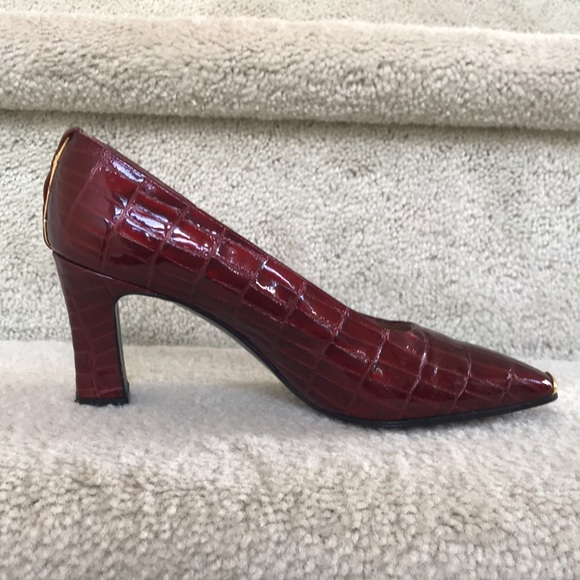 Rare Vintage Stuart Weitzman Crocodile Patent Leather Pumps with Gold Accents - Picture 9 of 17